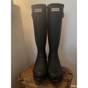 Matte Hunter boots* great condition sz.7